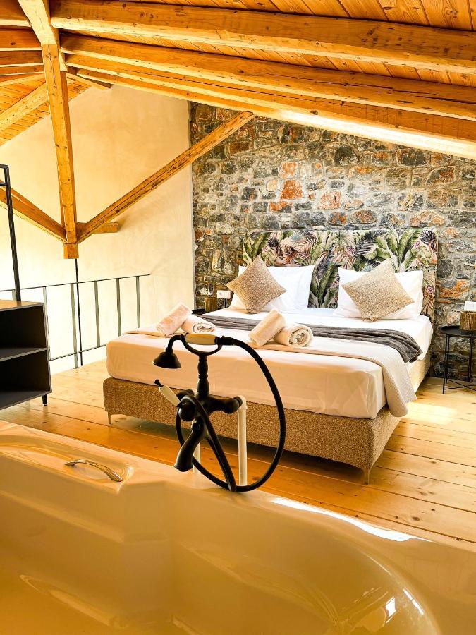 Modern Stone Villas With Swimming Pool Аливерион Экстерьер фото